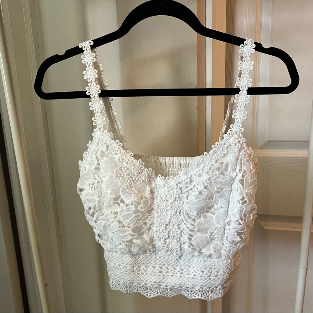 SHEIN White Floral Lace Crop Top